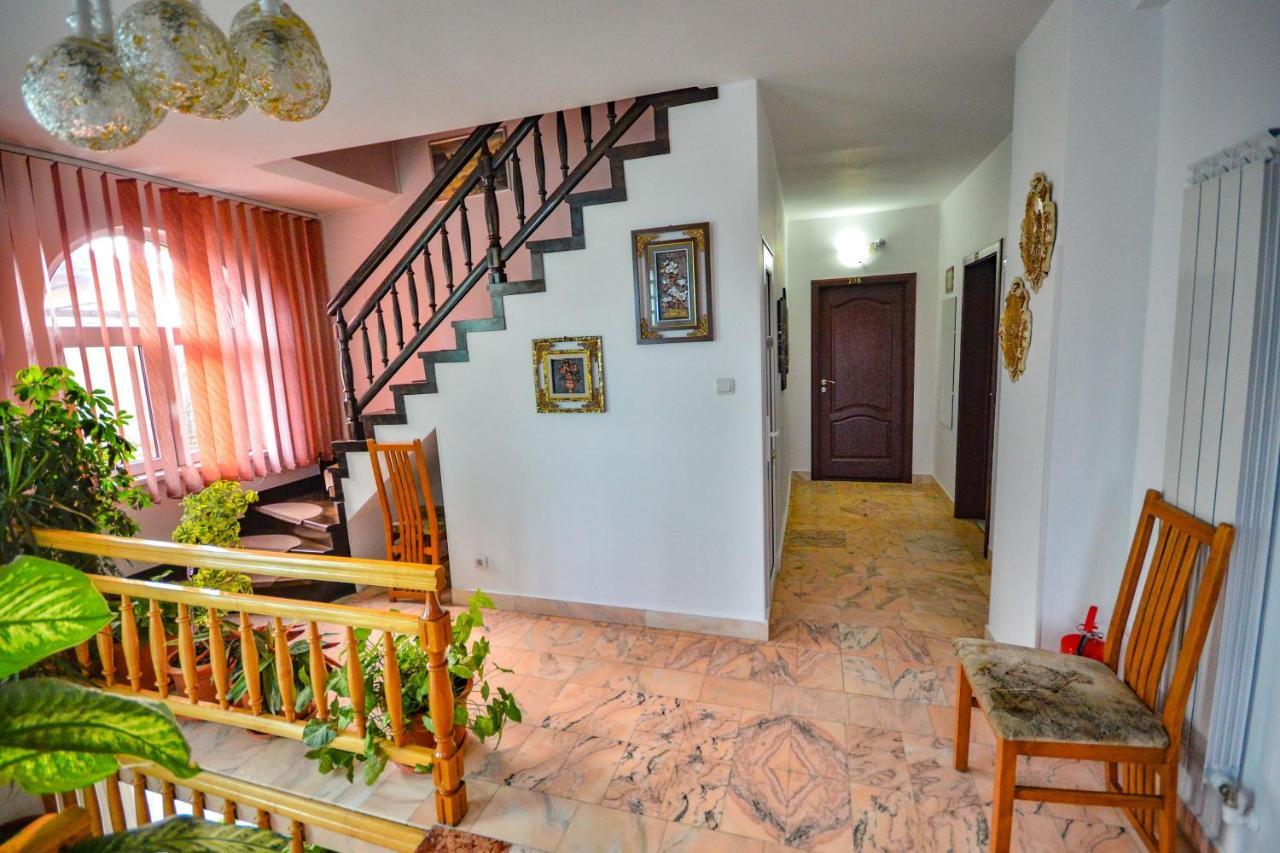 Pensiunea Caro Deva Exterior foto